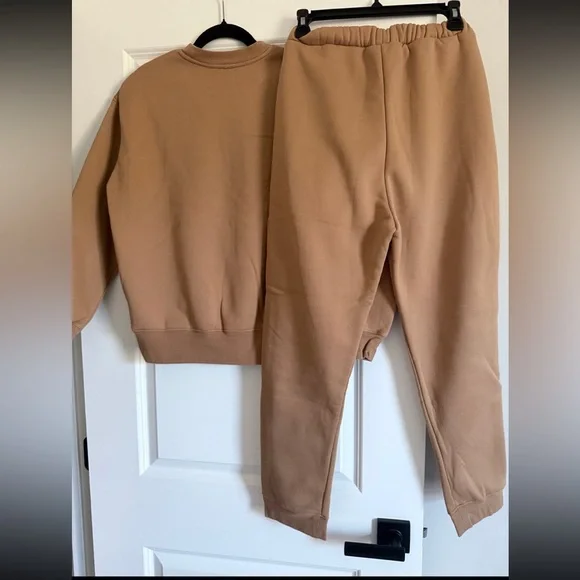 Toteme camel sweatshirt and sweatpant - Picture 2 of 12